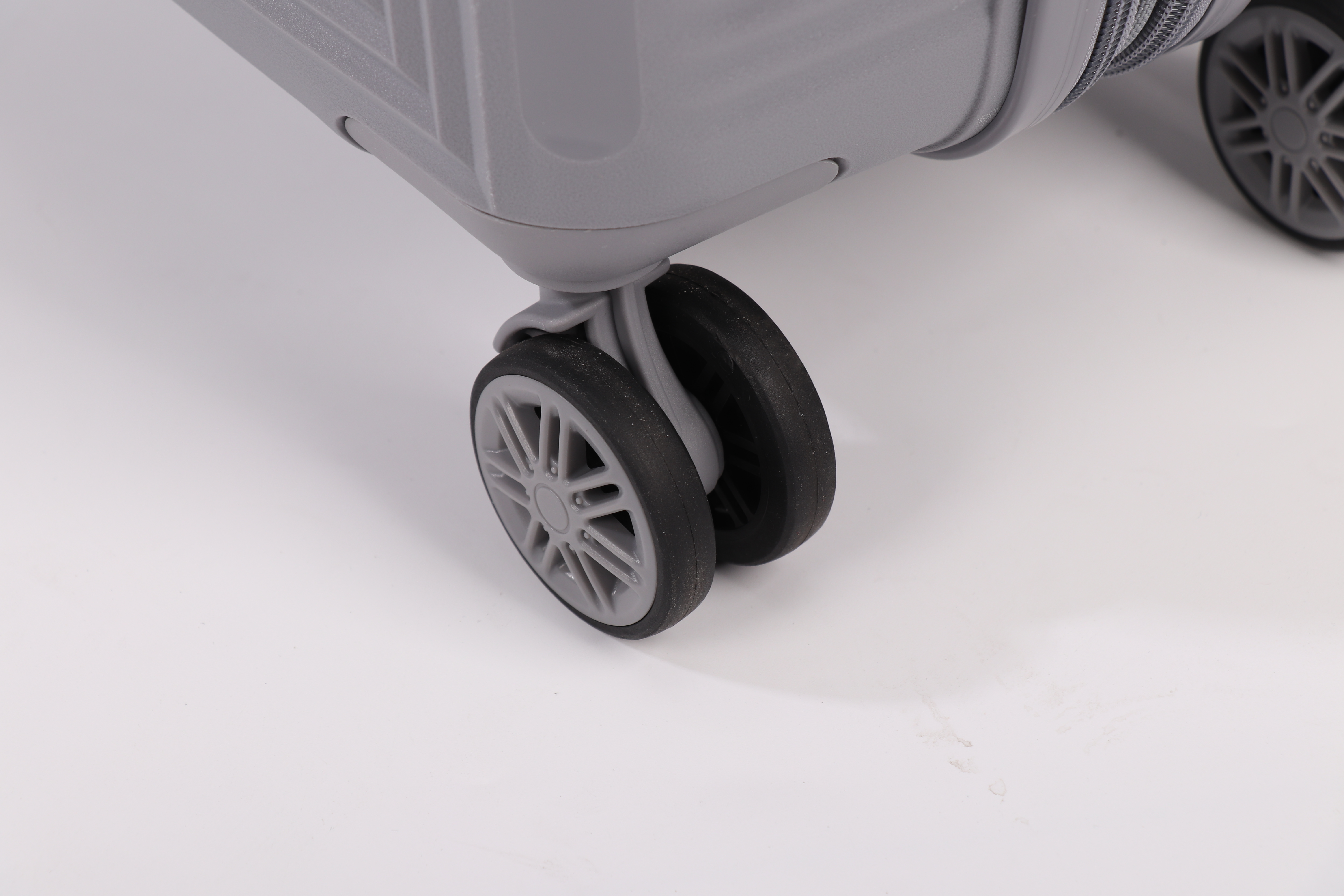 4 st PP polypropen vagn bagage resväska spinner hjul expander acceptera för långväga resor
